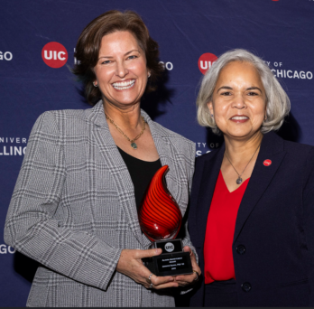 Alumni Achievement Recipient Jennifer Rainin (PhD, '02) and UIC Chancellor Marie Lynn Miranda
                  